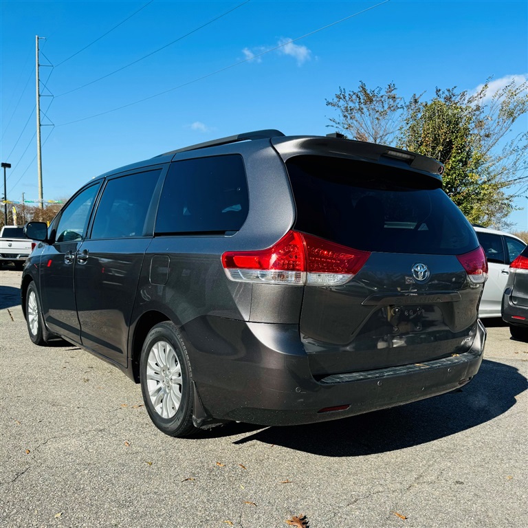2011 Toyota Sienna XLE 8-Passenger photo