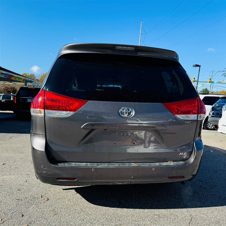 2011 Toyota Sienna XLE 8-Passenger photo