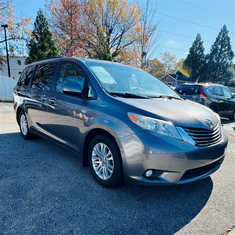 2011 Toyota Sienna XLE 8-Passenger photo
