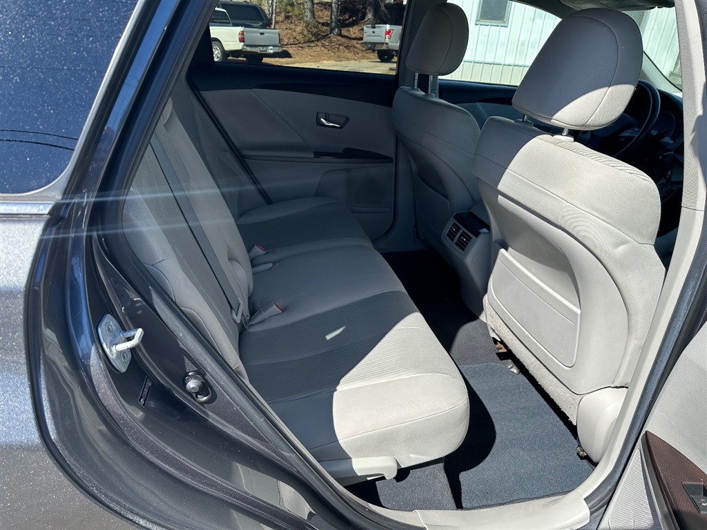 2012 Toyota Venza LE photo