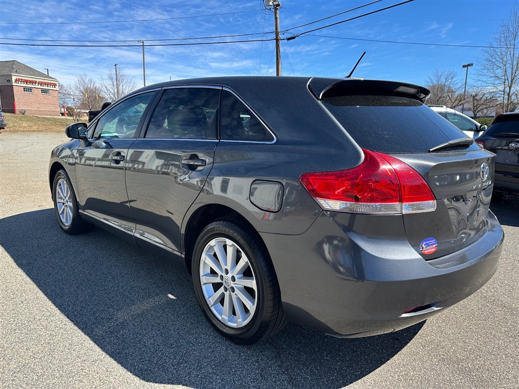 2012 Toyota Venza LE photo