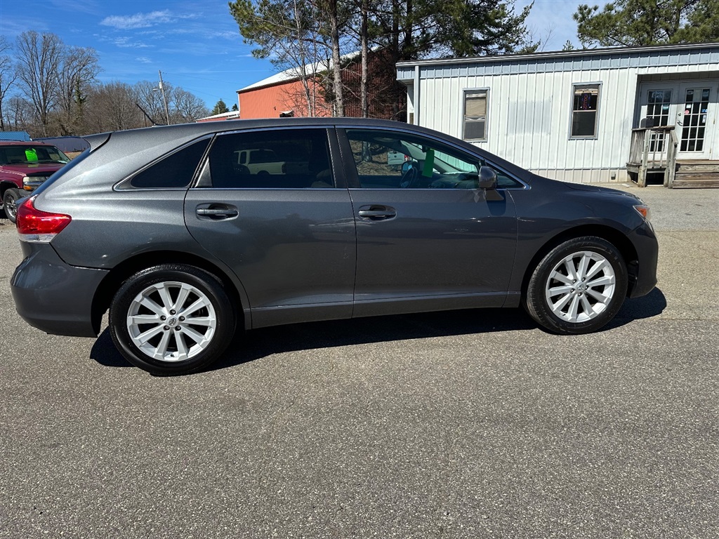 2012 Toyota Venza LE photo