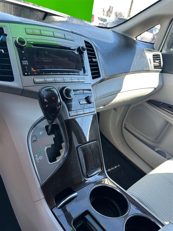 2012 Toyota Venza LE photo