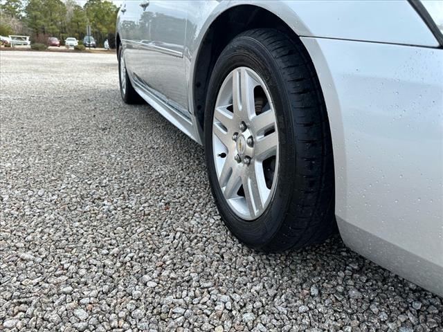 2011 Chevrolet Impala LT photo