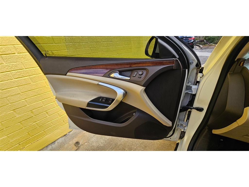 2014 Buick Regal Premium 1 photo