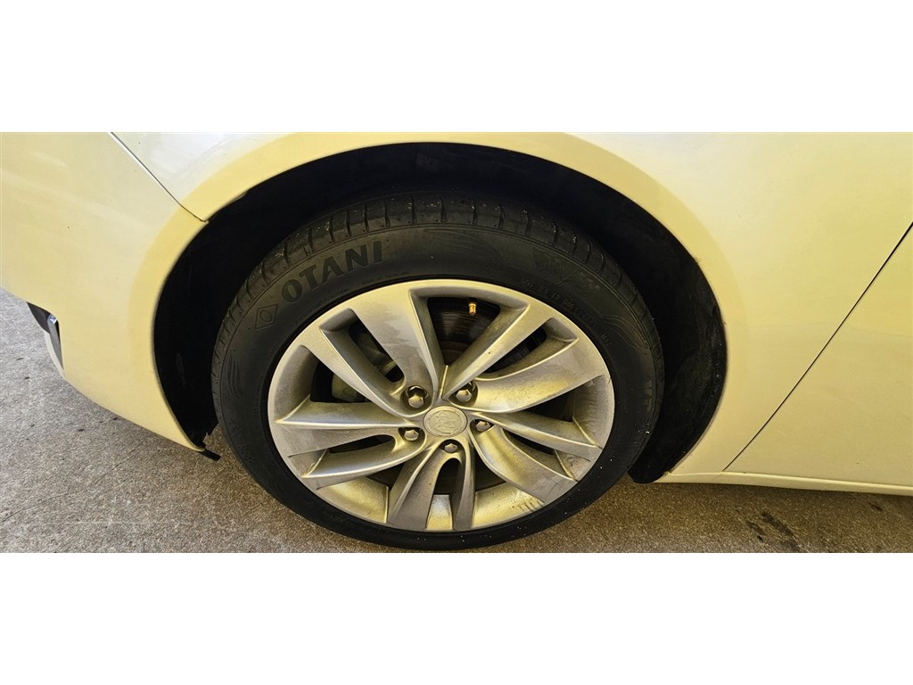 2014 Buick Regal Premium 1 photo