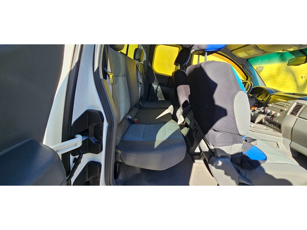 2006 Nissan Titan XE photo