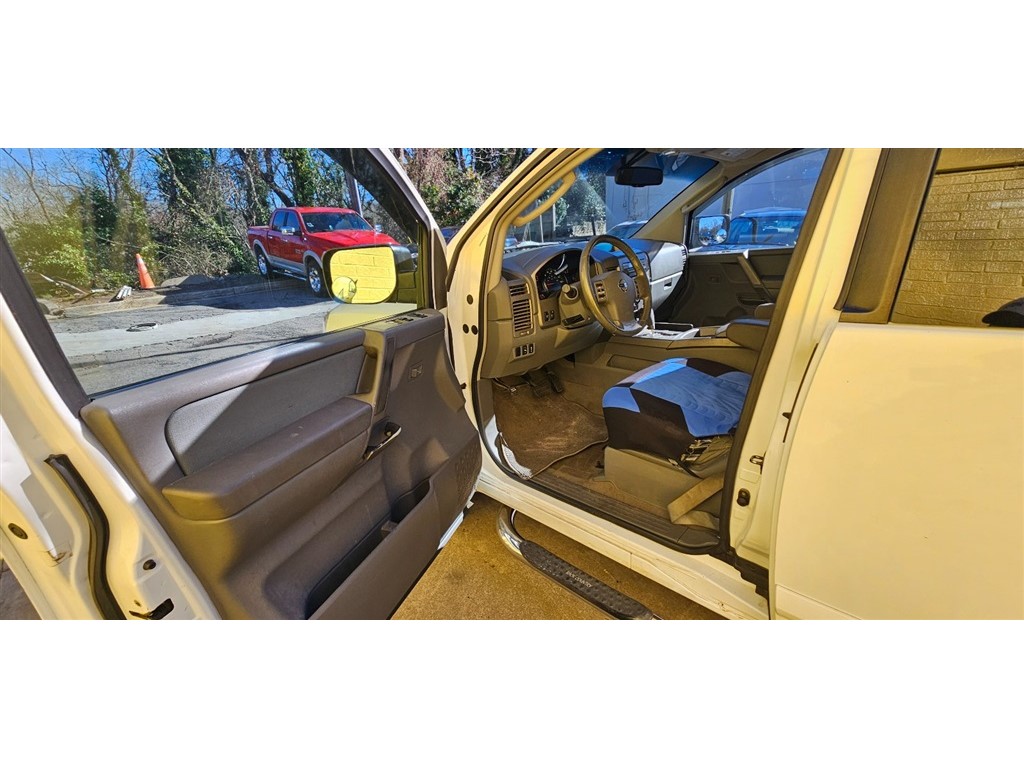 2006 Nissan Titan XE photo