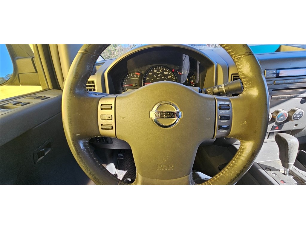 2006 Nissan Titan XE photo