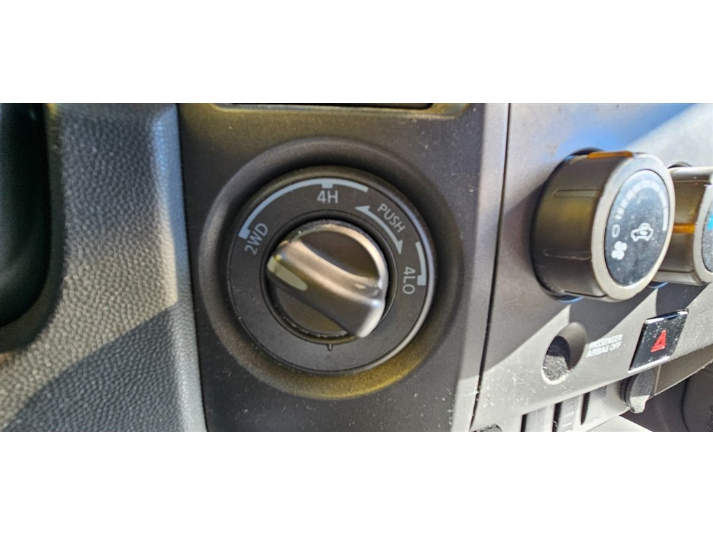 2006 Nissan Titan XE photo