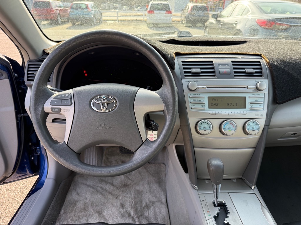 ToyotaCamry LE Sedan 4D14