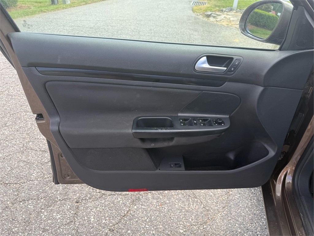 VolkswagenJetta 2.5L S Sport Wagon 4D10