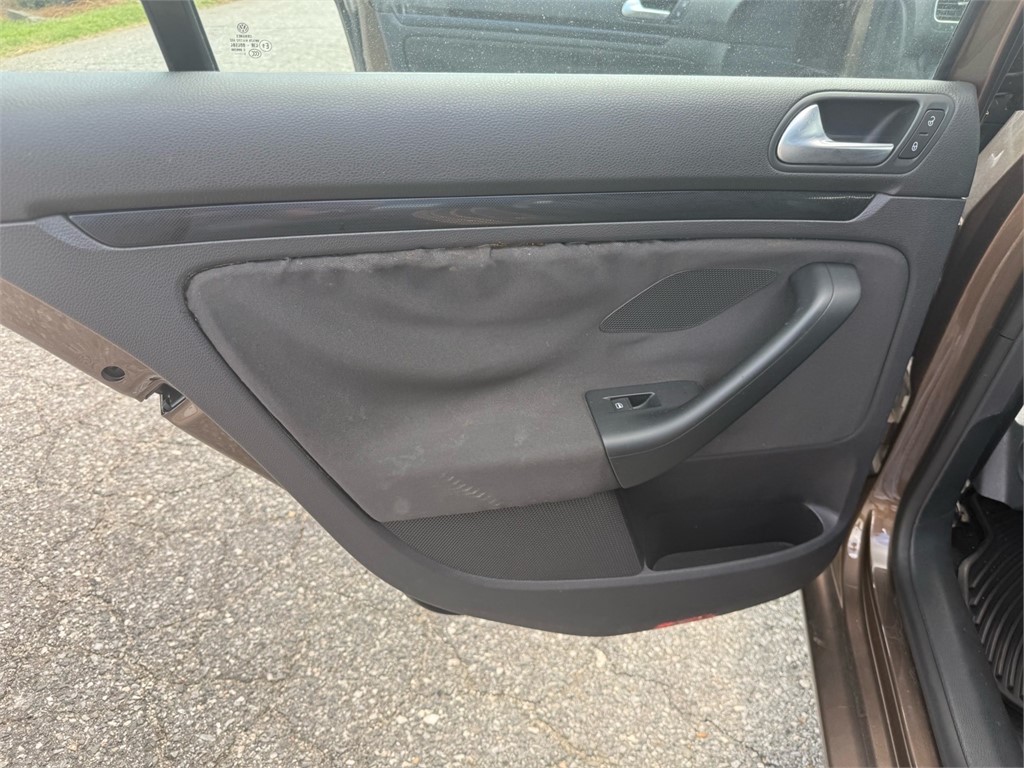 VolkswagenJetta 2.5L S Sport Wagon 4D12