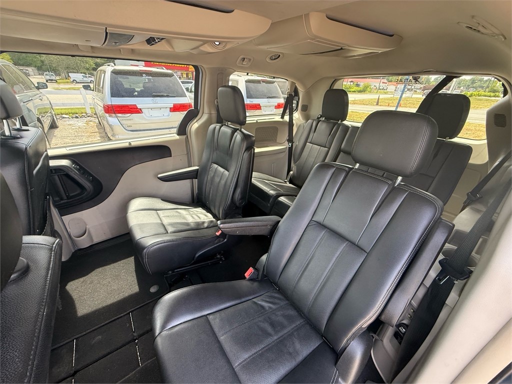 ChryslerTown and Country Touring-L12