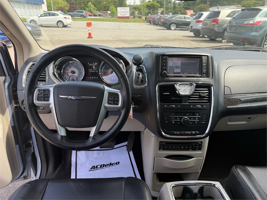 ChryslerTown and Country Touring-L14