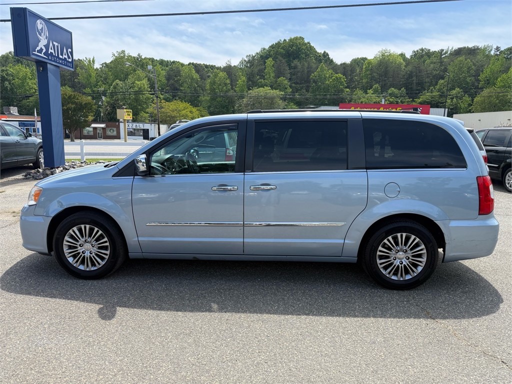 ChryslerTown and Country Touring-L2