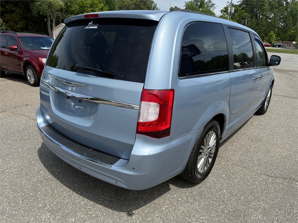 ChryslerTown and Country Touring-L6