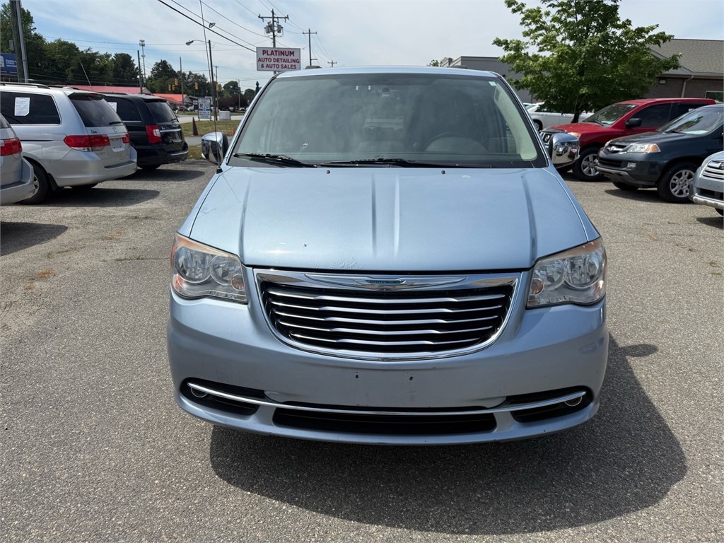 ChryslerTown and Country Touring-L9