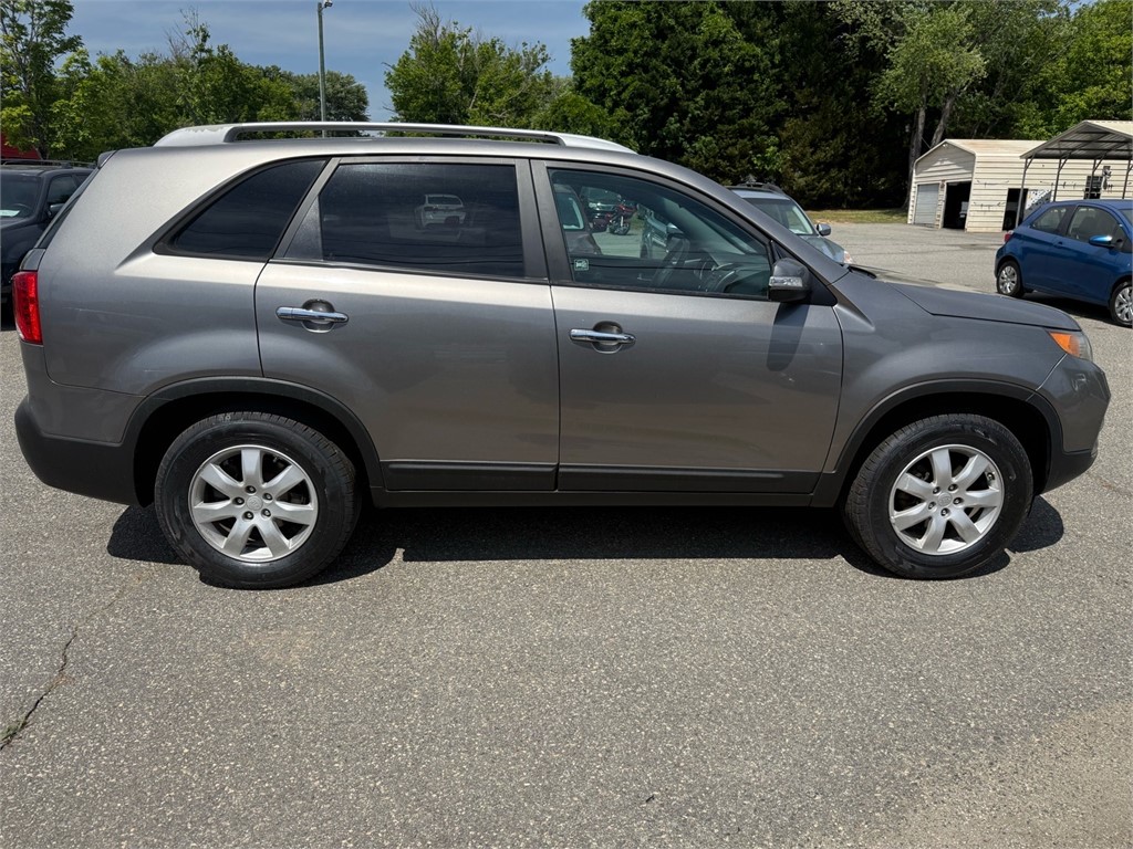KiaSorento LX Sport Utility 4D7