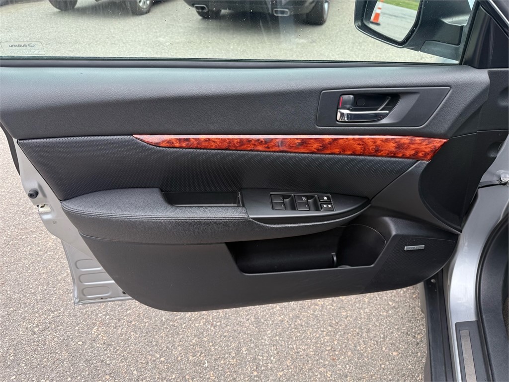 SubaruOutback 2.5i Limited10