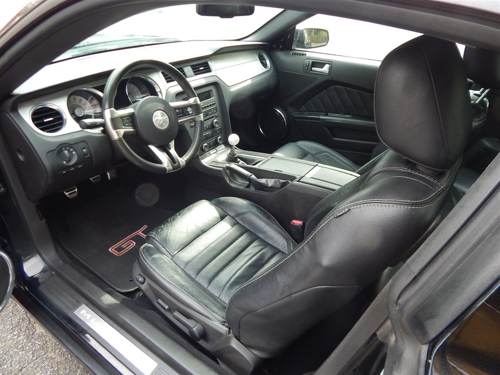 2010 Ford Mustang GT Premium photo