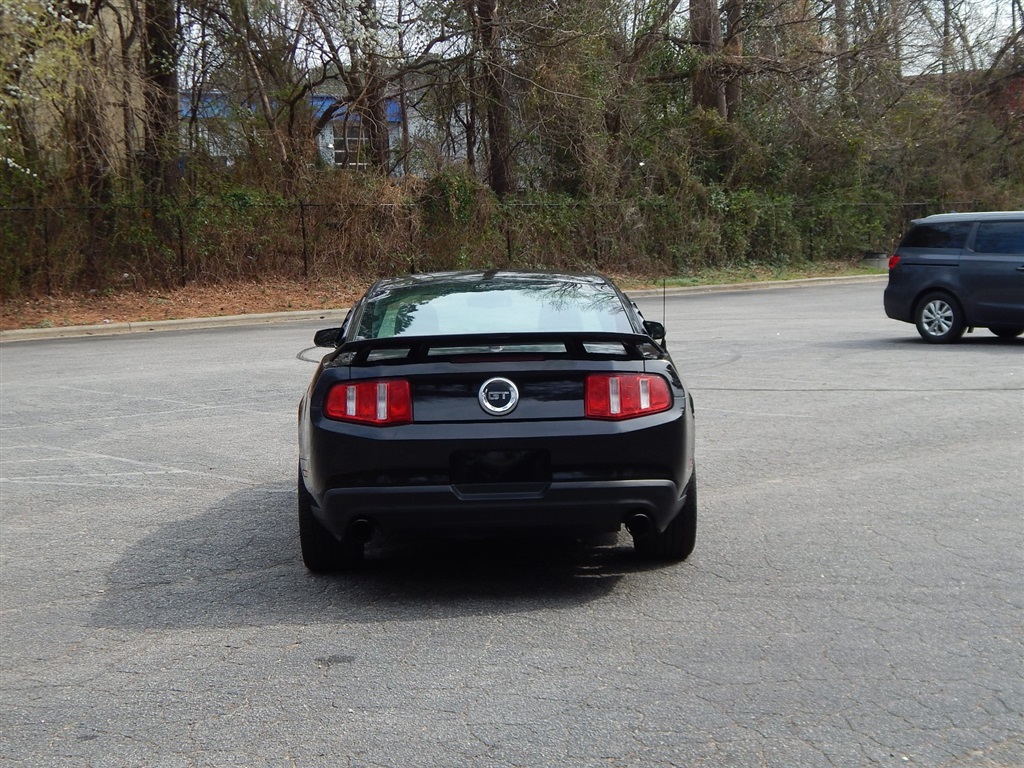 2010 Ford Mustang GT Premium photo