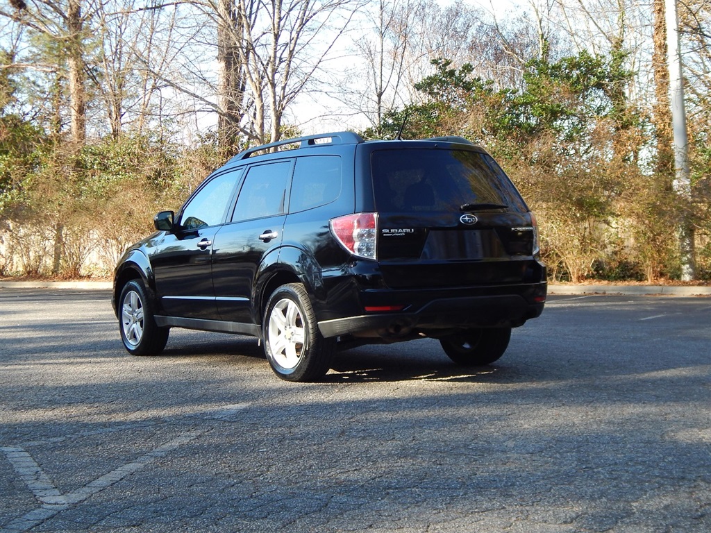 2010 Subaru Forester 2.5X Premium photo