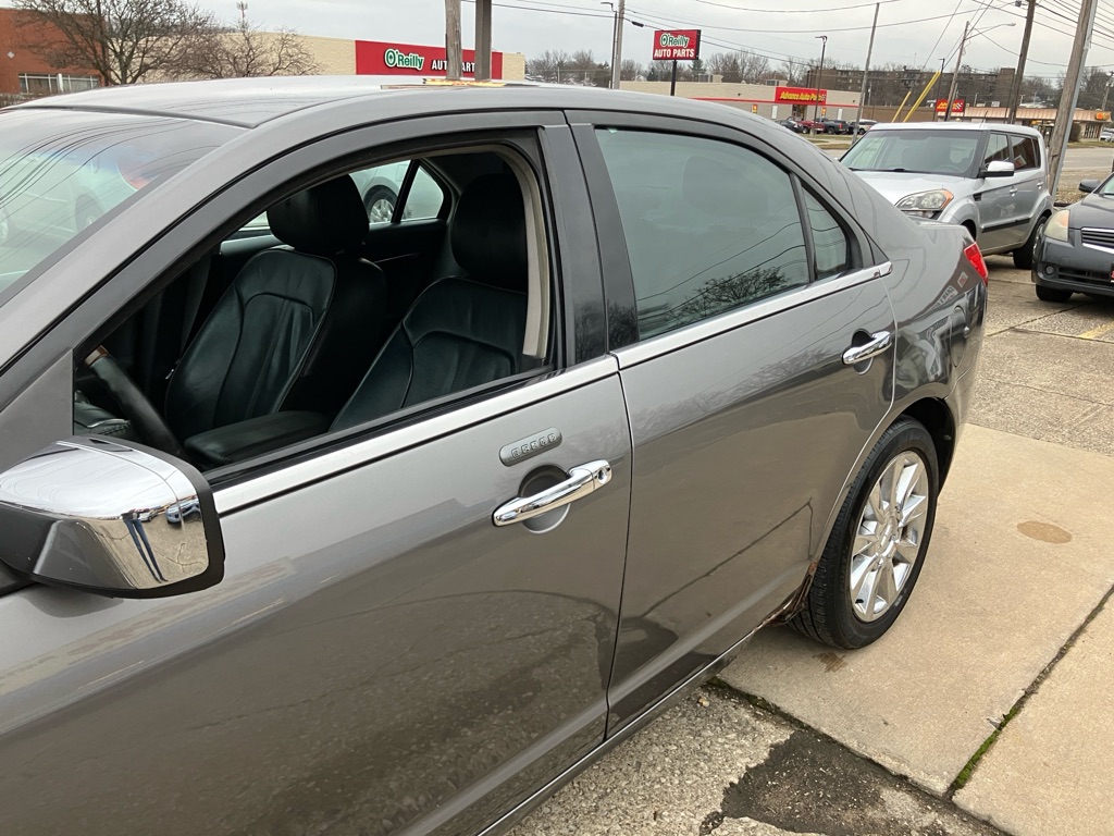 2011 Lincoln MKZ photo 3