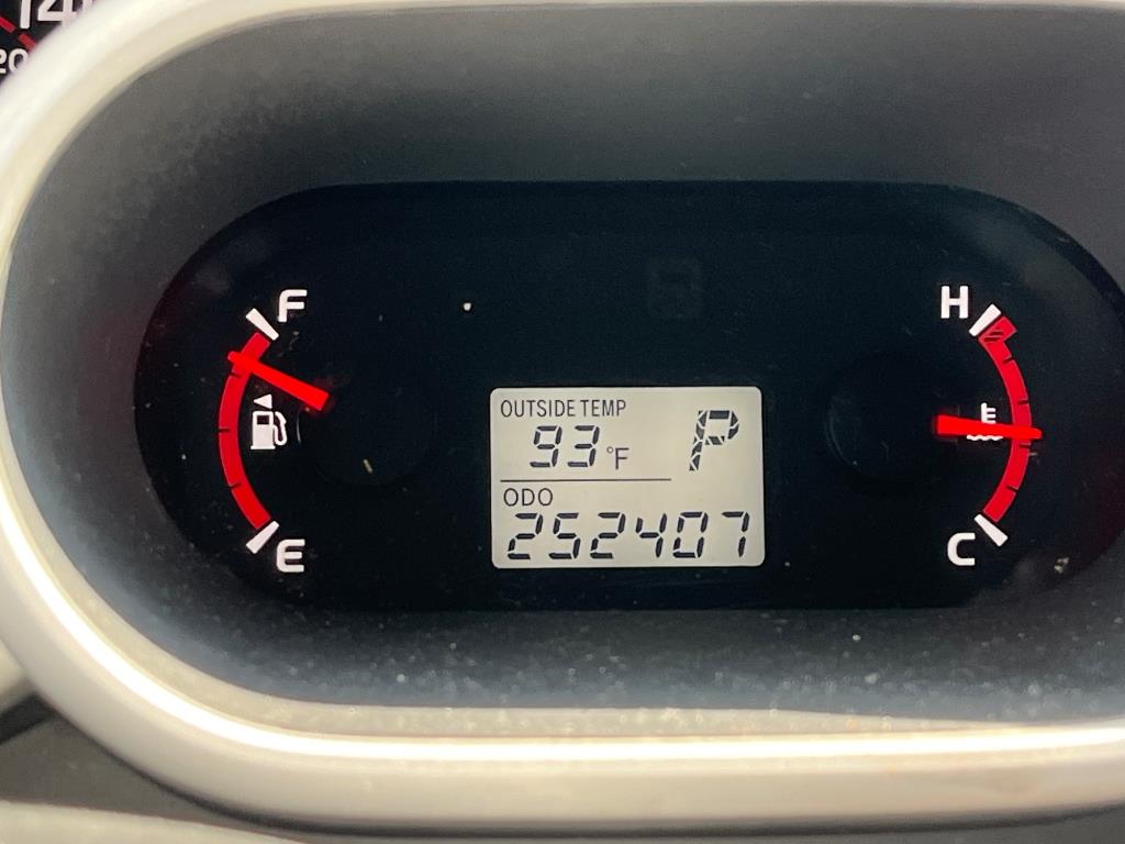 2009 Pontiac Vibe 2.4L photo