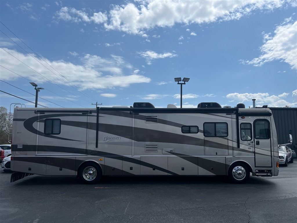 The 2005 Freightliner X-Line Motorhome -  photos