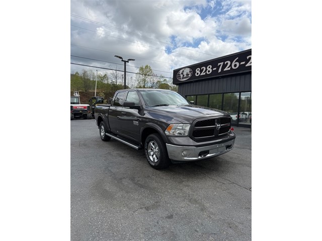 2014 RAM 1500 SLT Crew Cab 4WD