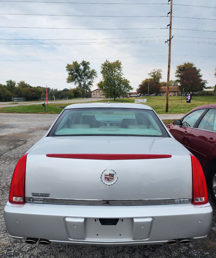 2011 Cadillac DTS Luxury Collection photo