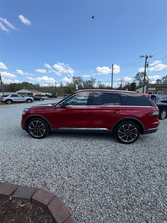 View vehicle photo 4