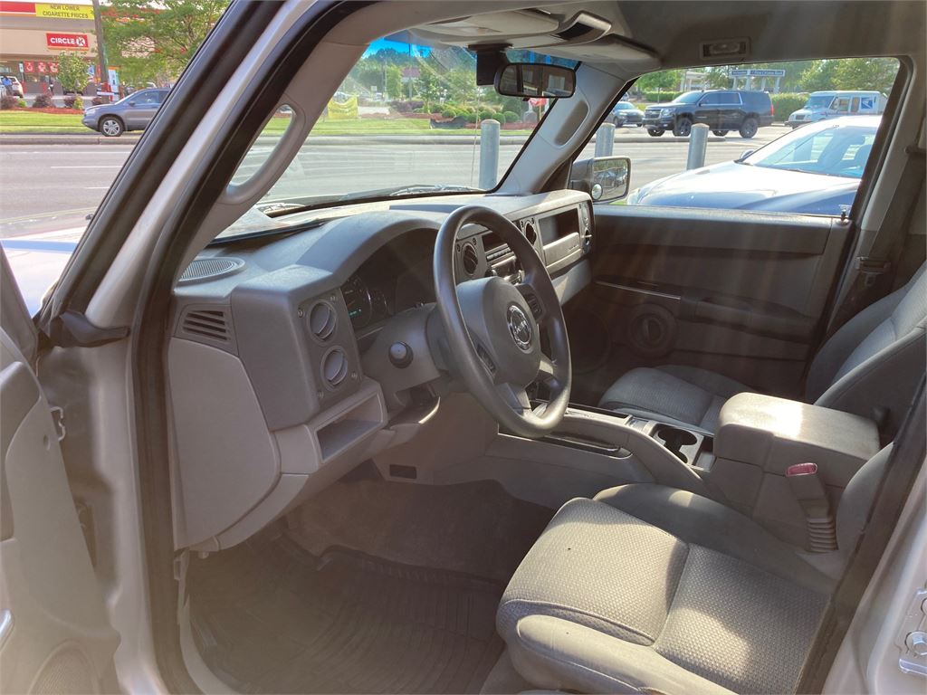 2006 Jeep Commander photo