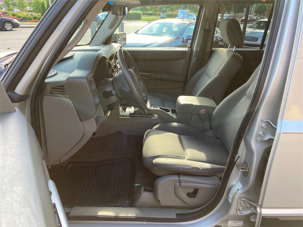 2006 Jeep Commander photo