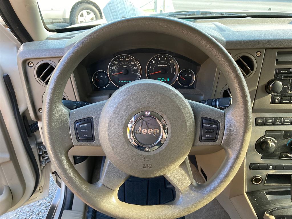 2006 Jeep Commander photo