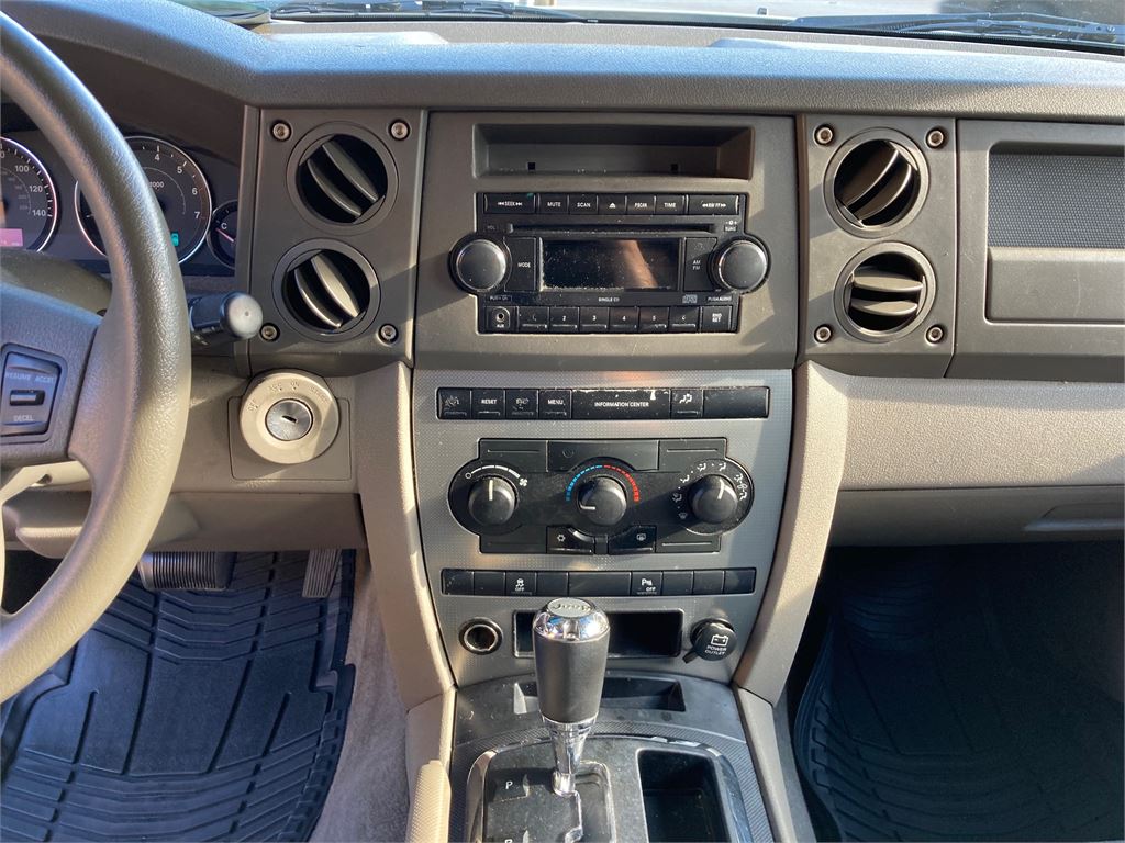 2006 Jeep Commander photo