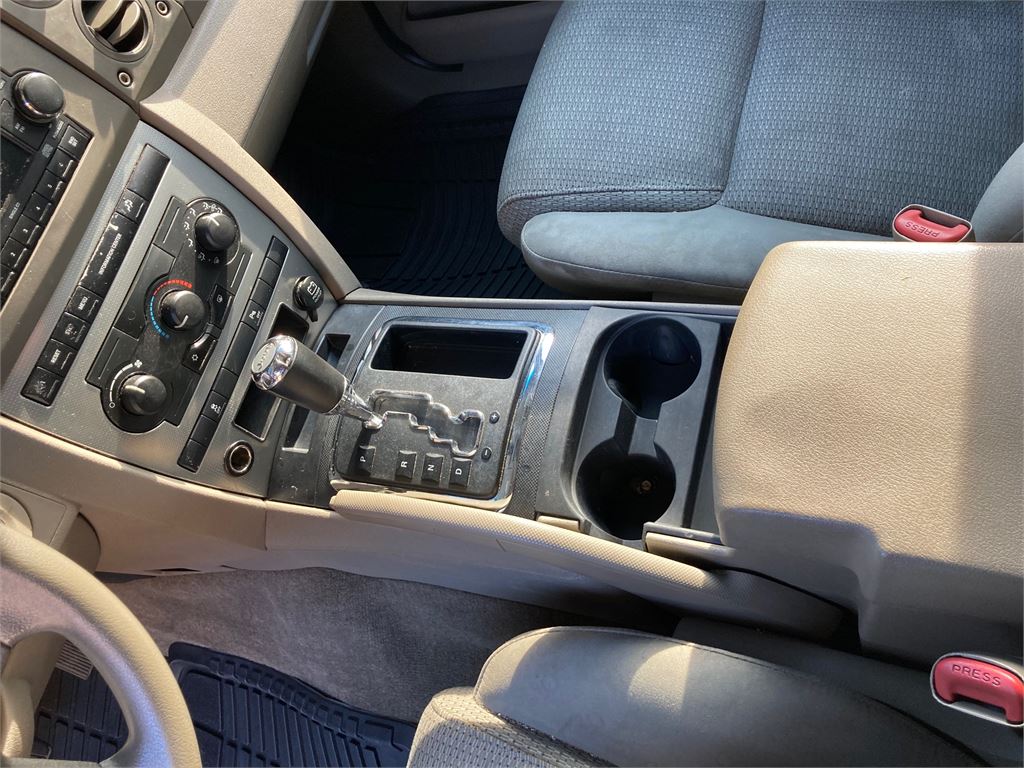 2006 Jeep Commander photo