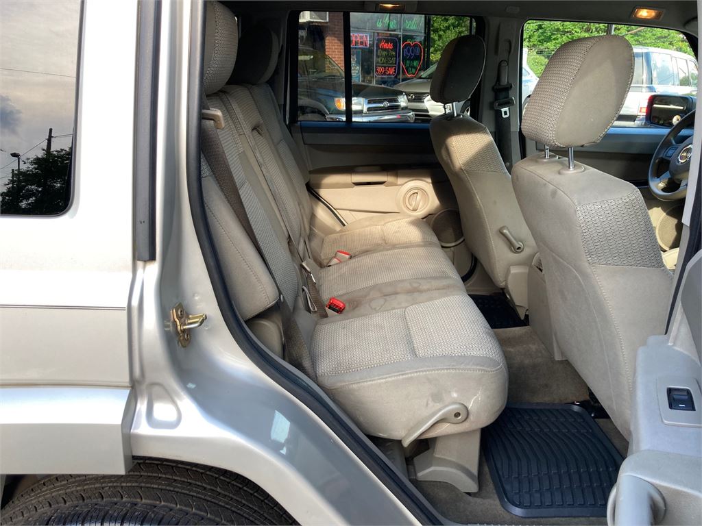 2006 Jeep Commander photo