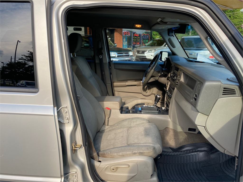 2006 Jeep Commander photo