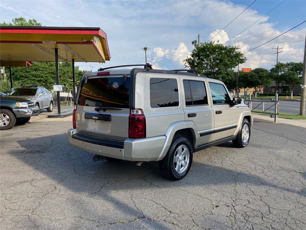 2006 Jeep Commander photo