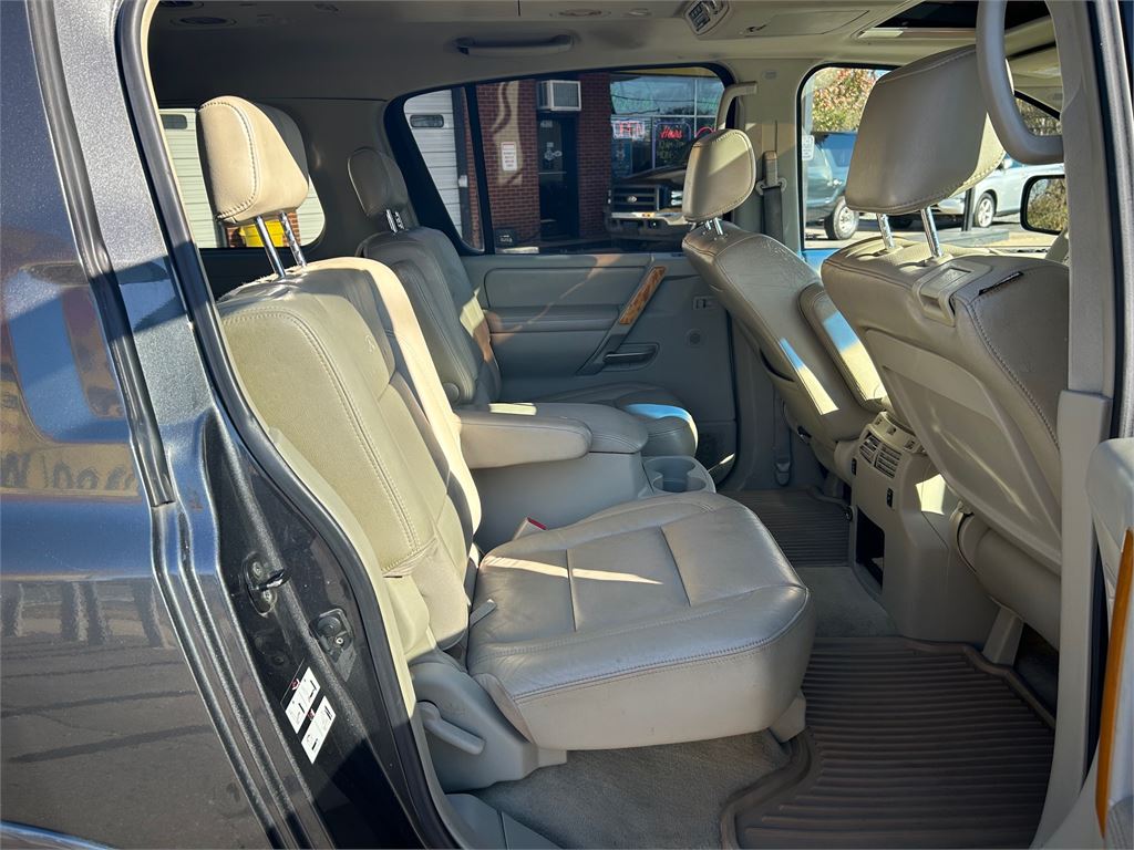 2006 Infiniti QX56 photo