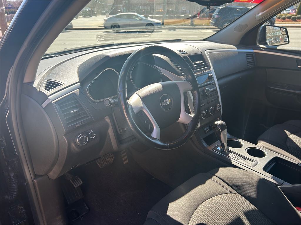 2011 Chevrolet Traverse LT photo