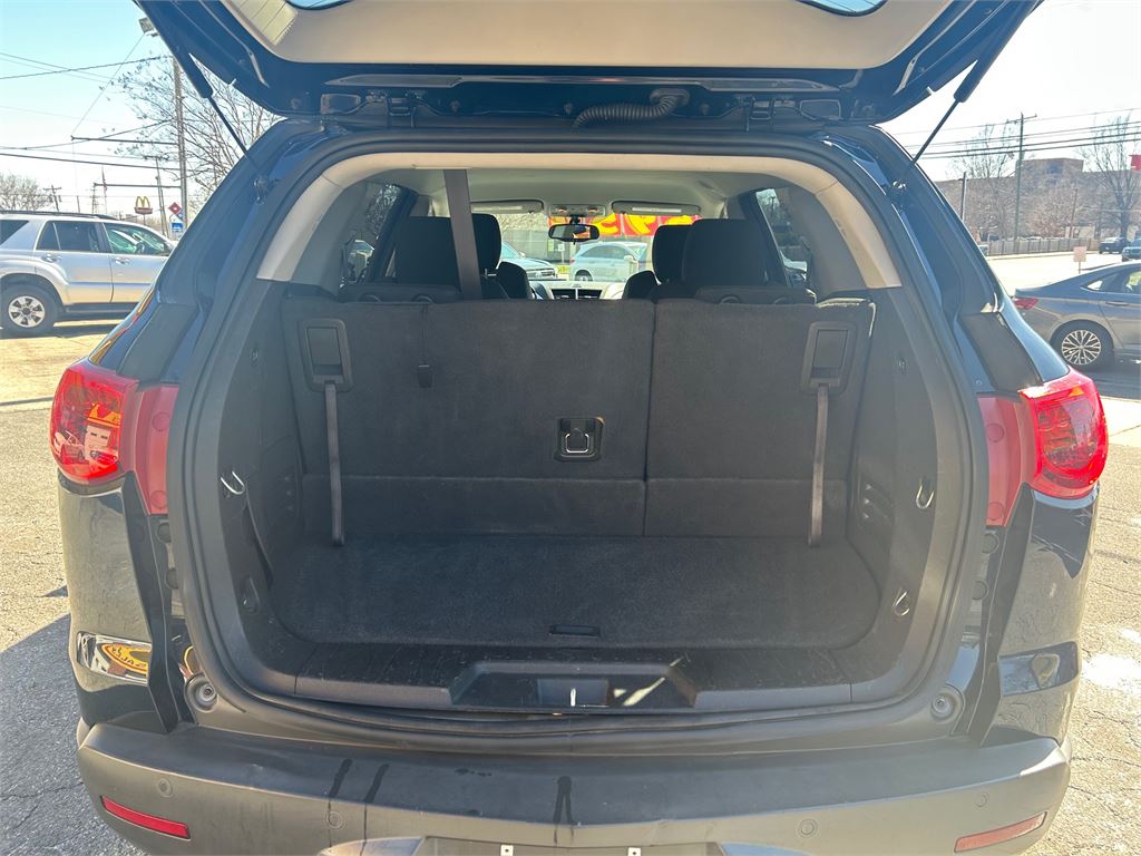 2011 Chevrolet Traverse LT photo