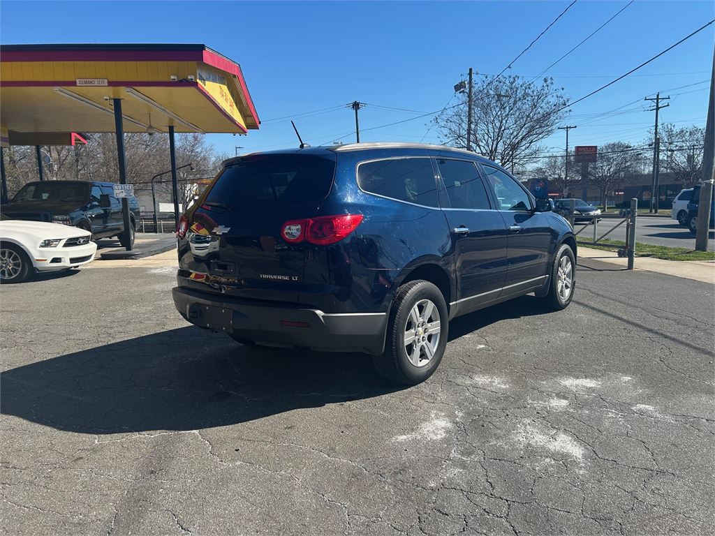 2011 Chevrolet Traverse LT photo