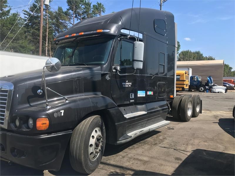 2004 Freightliner CONVENTIONAL ST120 