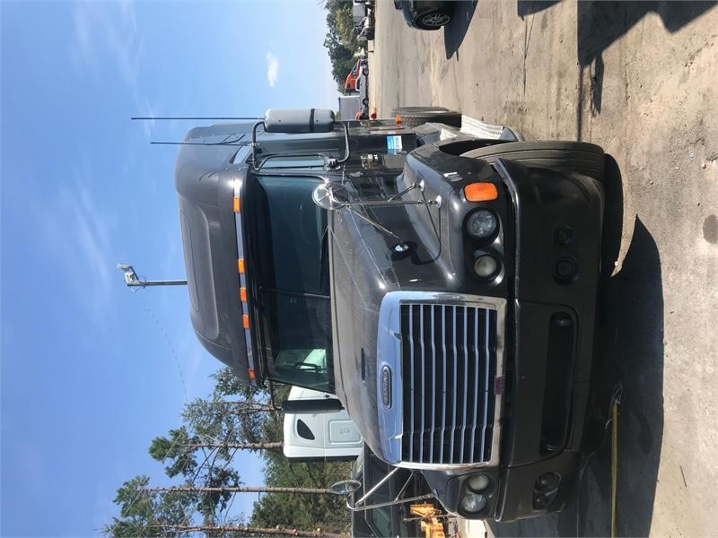 2004 Freightliner CONVENTIONAL ST120  photo