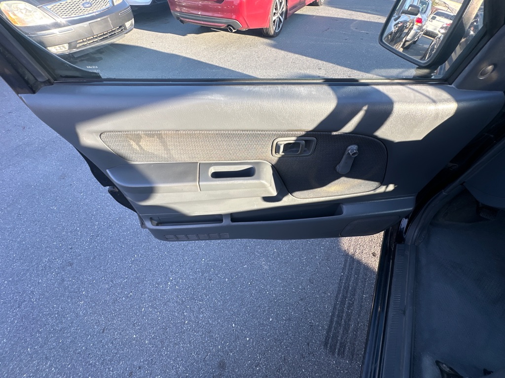 2003 Nissan Frontier XE photo