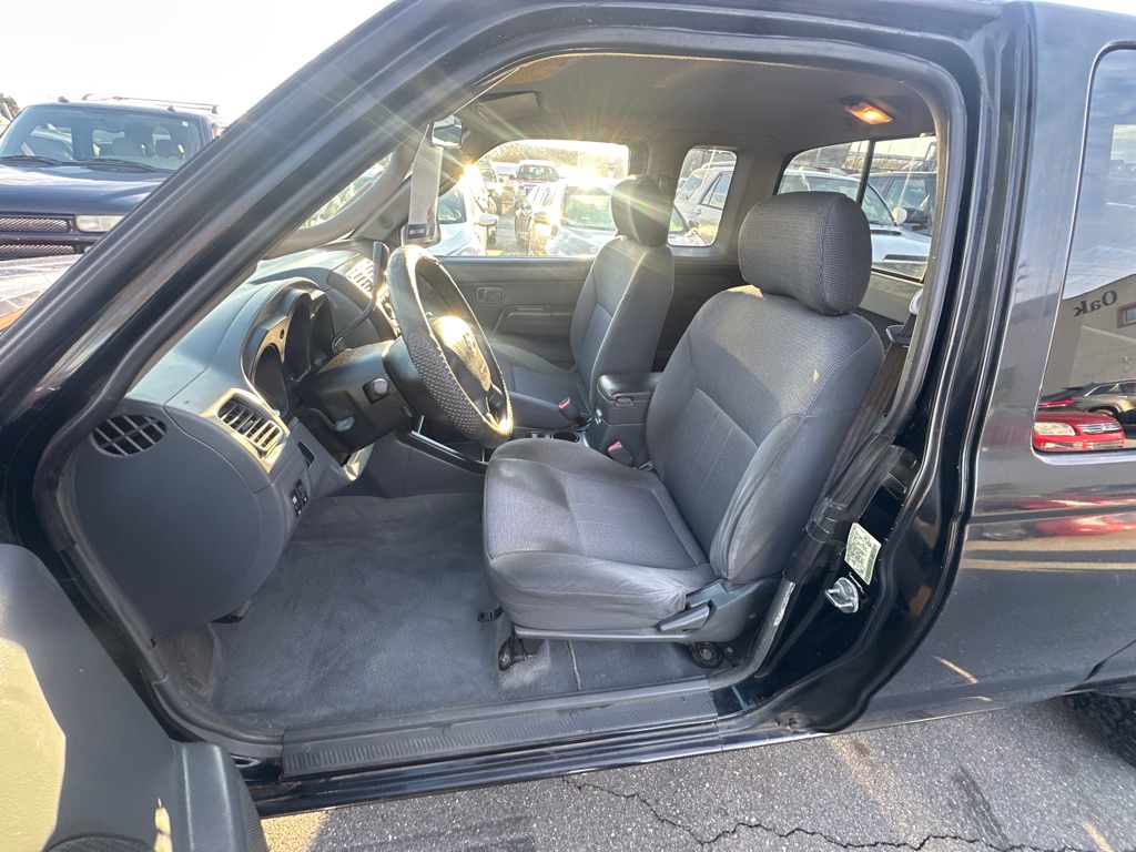 2003 Nissan Frontier XE photo