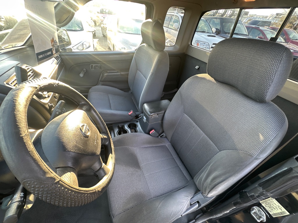 2003 Nissan Frontier XE photo